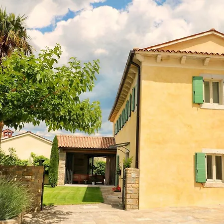 Villa Benvenuti Near Motovun For 8 People - Pet Friendly With Salt - Water Pool Kaldir