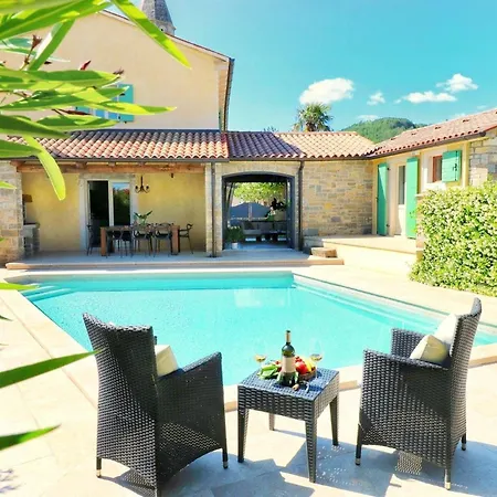 Villa Benvenuti Near Motovun For 8 People - Pet Friendly With Salt - Water Pool *