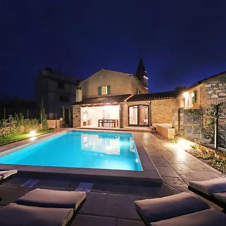 Benvenuti Near Motovun For 8 People - Pet Friendly With Salt - Water Pool Villa Kaldir