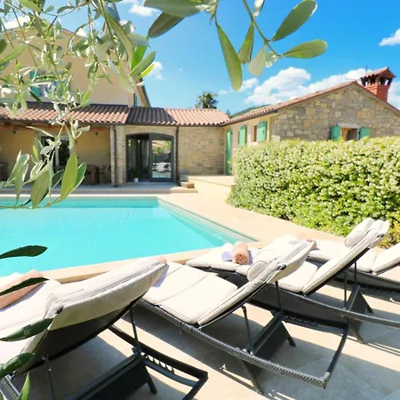 Benvenuti Near Motovun For 8 People - Pet Friendly With Salt - Water Pool *