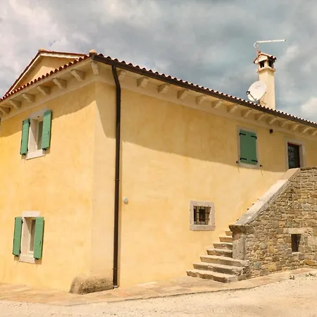 Villa Benvenuti Near Motovun For 8 People - Pet Friendly With Salt - Water Pool *