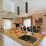 Benvenuti Near Motovun For 8 People - Pet Friendly With Salt - Water Pool *